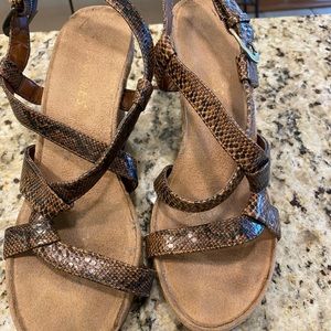 Aerosoles strappy wedges! So cute! Sz. 6